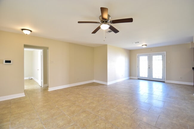 Building Photo - 1849 Cinclair Loop