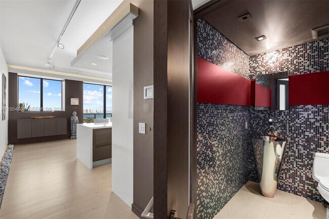 Building Photo - 5875 Collins Ave