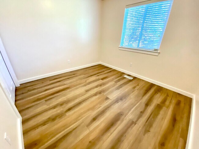 Building Photo - 4 bedroom PLUS office or 5th bedroom in NW Meridian Avail Mid August
