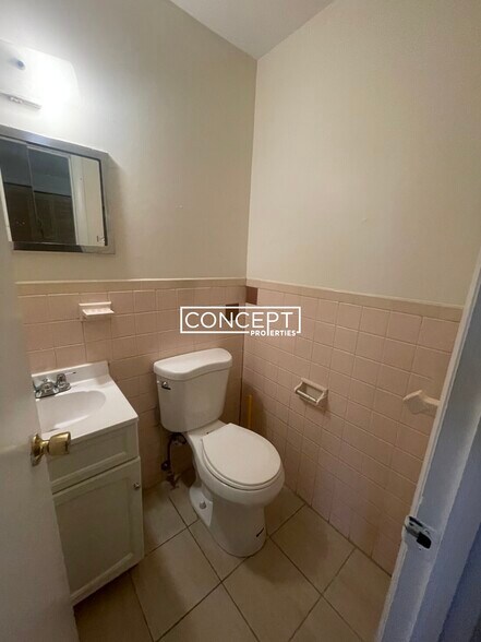 Building Photo - 1131 Commonwealth Ave