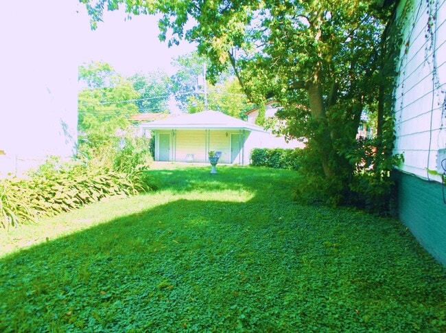 Building Photo - 2025 Ashland Ave