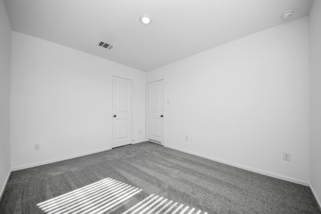 Building Photo - 10410 Birds Nest Dr