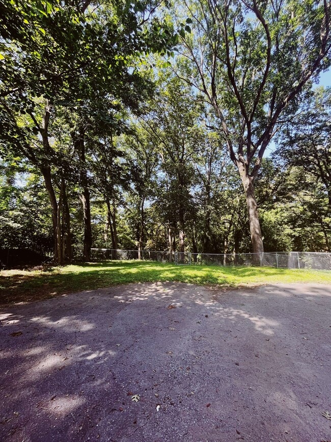 Building Photo - 862 Clematis Dr