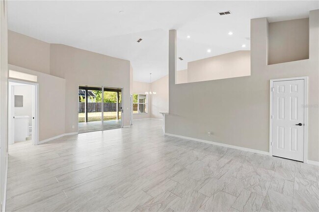 Building Photo - 9885 Montclair Cir