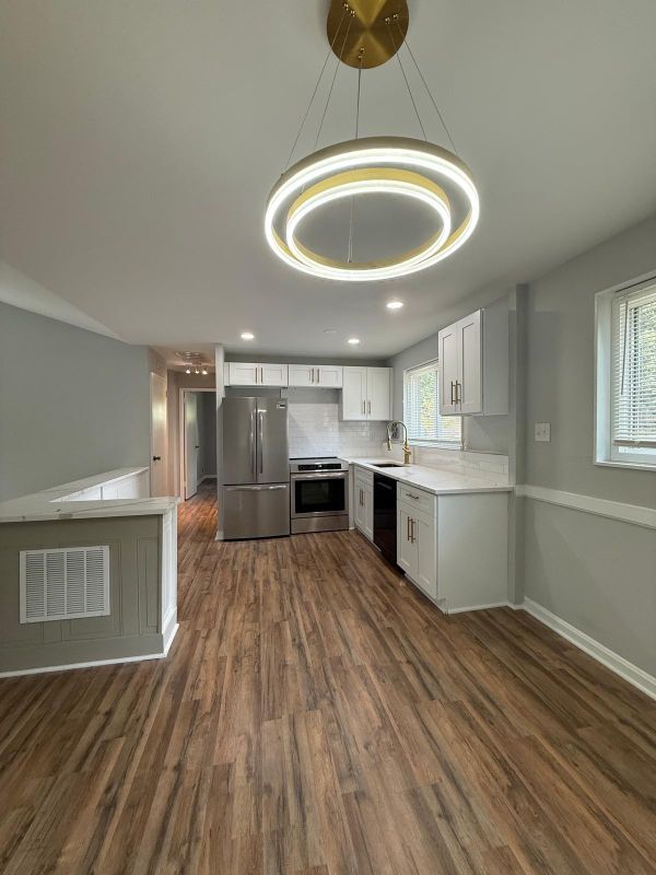 Building Photo - 1112 Chaplin St SE