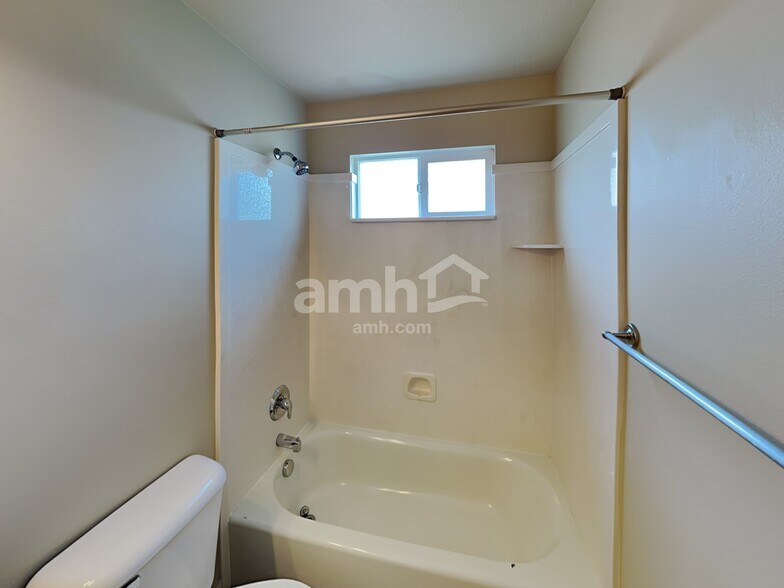 Building Photo - 3501 Bay Ct