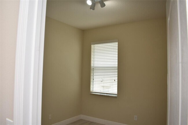Building Photo - 5060 Creekside Park Ave