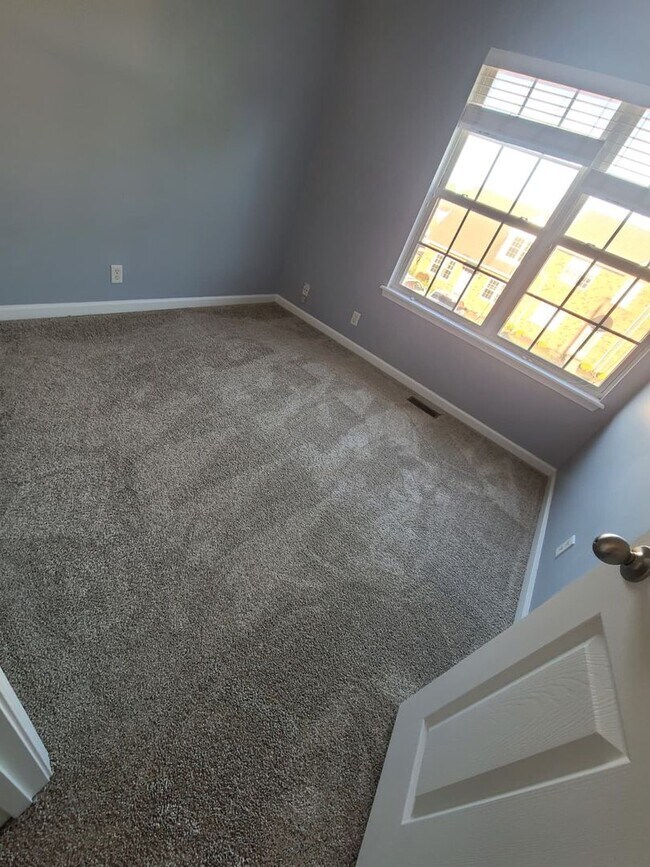 Building Photo - Donelson Townhome!