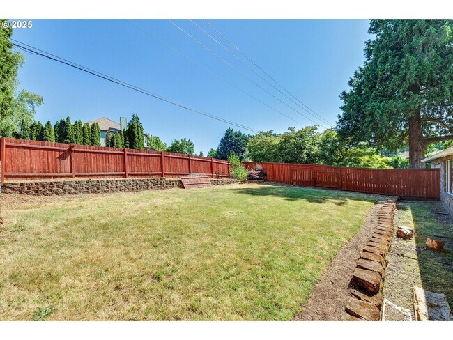 Building Photo - Bull Mountain Gem – Single-Level 3BR with 2 Living Areas, Large Yard & Pergola Patio