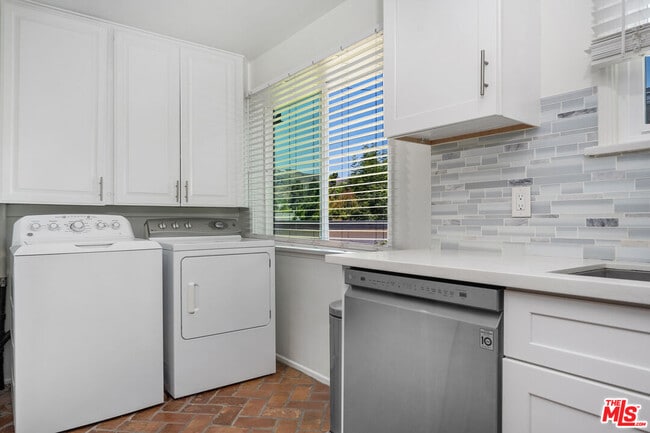 Building Photo - 769 Wildomar St