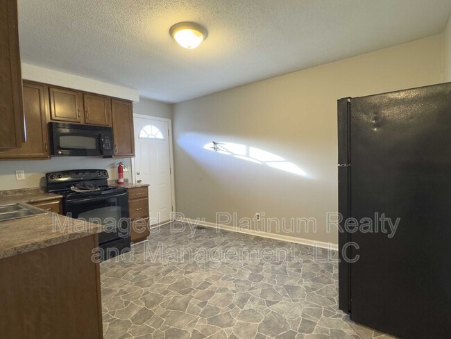 Building Photo - 1436 McCan Dr