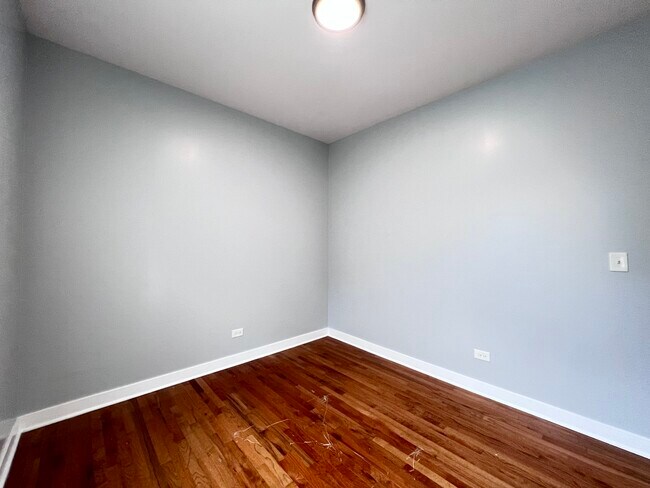 Building Photo - 6402 S Eberhart Ave