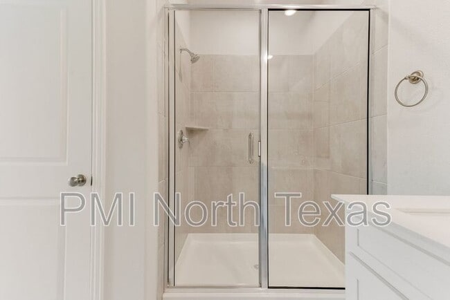 Building Photo - 737 Portina Dr