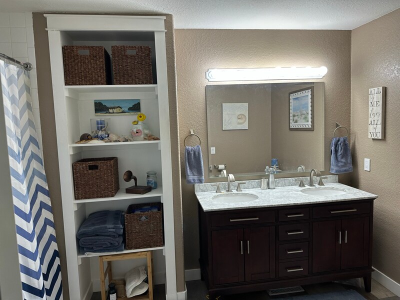 Building Photo - 370 Jennifer Ln