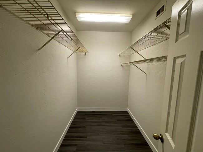 Building Photo - AVAILABLE FALL 2026!!! BEAUTIFUL 3 BEDROOM HOME