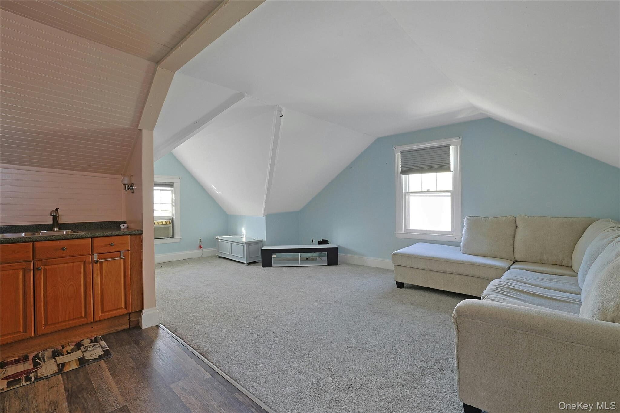 Building Photo - 105 S Broadway