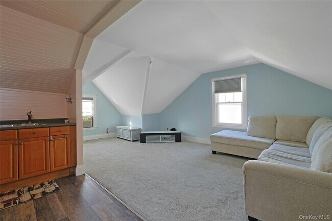 Building Photo - 105 S Broadway