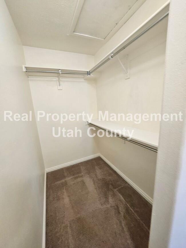 Building Photo - Orem Condo Top Floor Pet Friendly