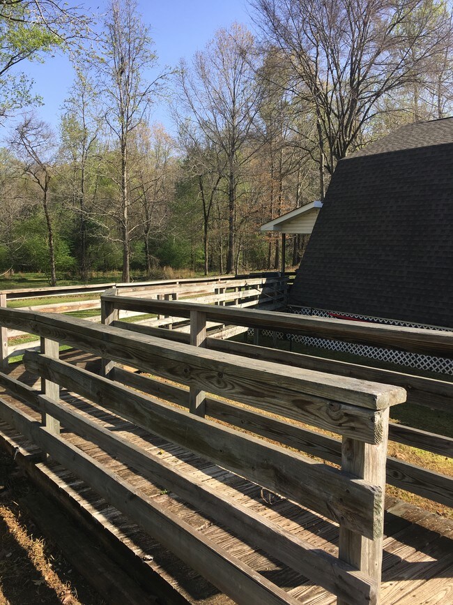 walkway to townhouse - 124 Sky Harbor Rd