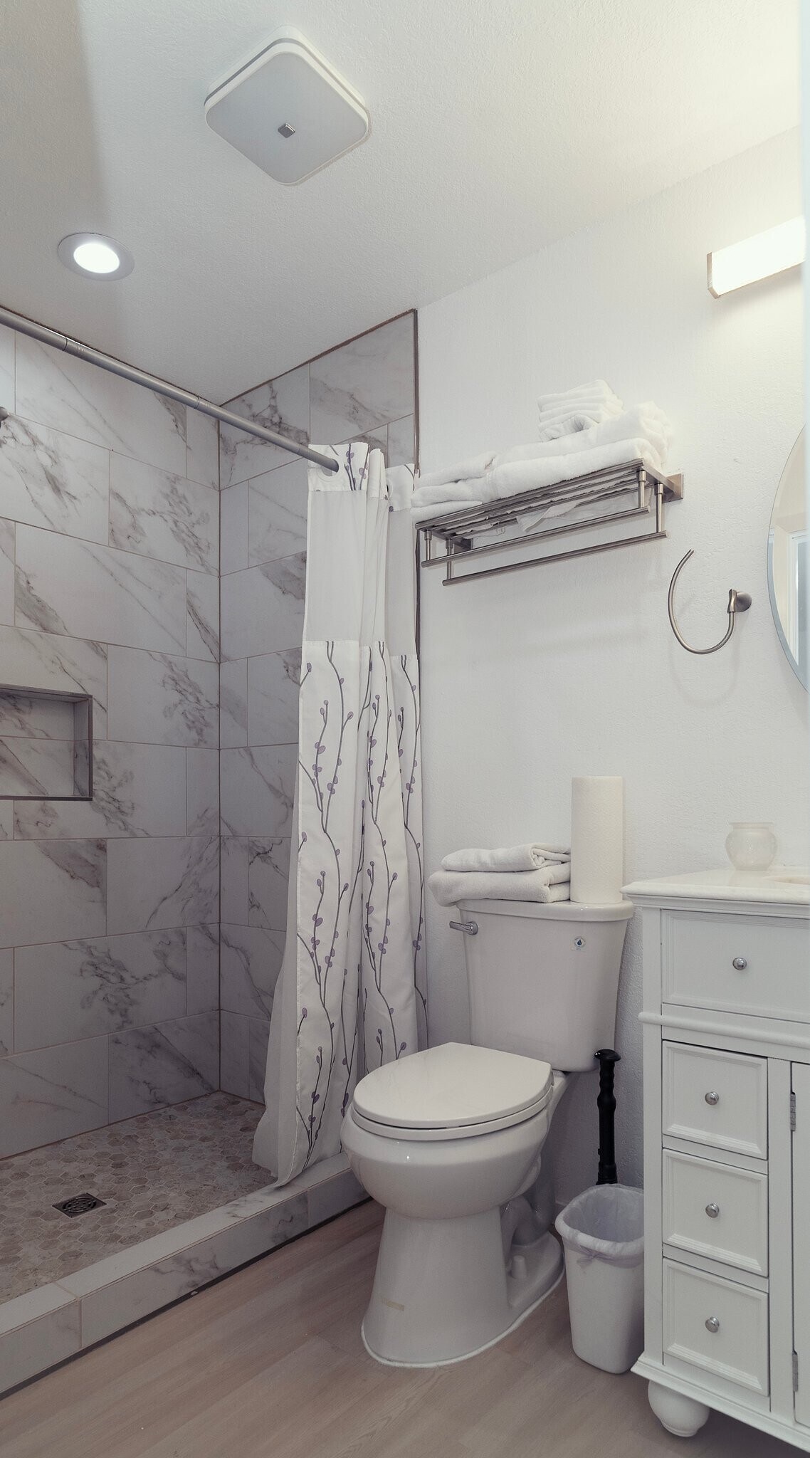 Building Photo - 730 Sunset Pkwy