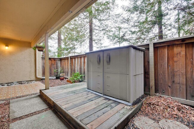 Building Photo - Stylish End-Unit Condo l Private Patio l Community Pool