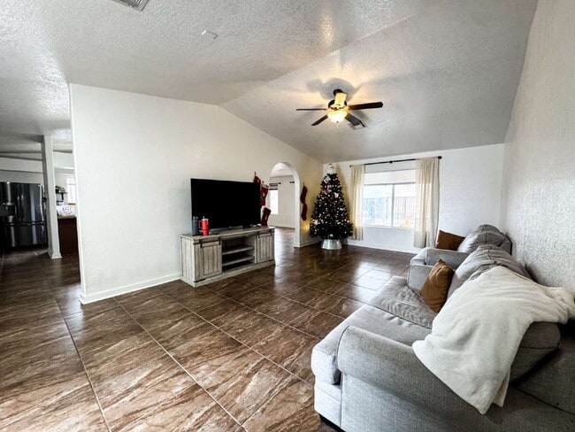 Building Photo - "Charming 3-Bedroom, 2 Bathroom Pool Home in Ocotillo!"