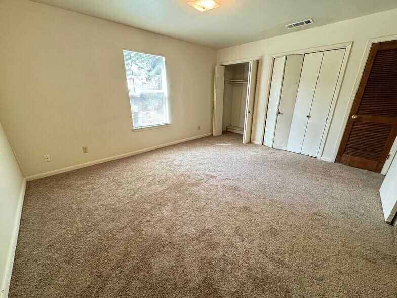 Building Photo - 201 W Lincoln Ave