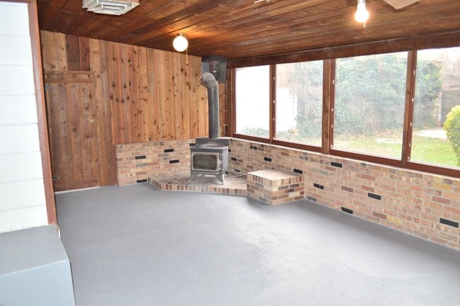 Building Photo - Beautiful Home in Historic Salt Lake District!