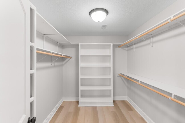 Building Photo - 1704 Ballentine Ln