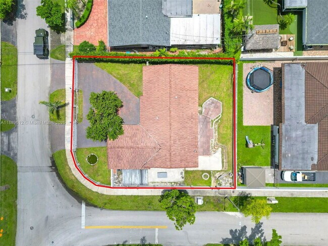 Building Photo - 4400 SW 89th Ave