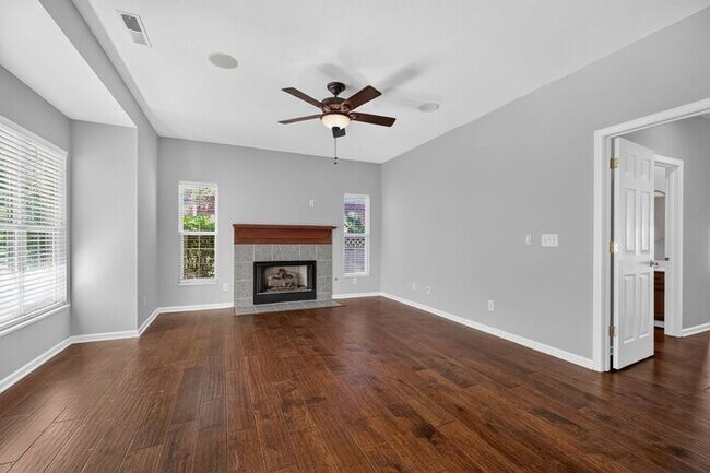 Building Photo - Unique Centennial Townhome