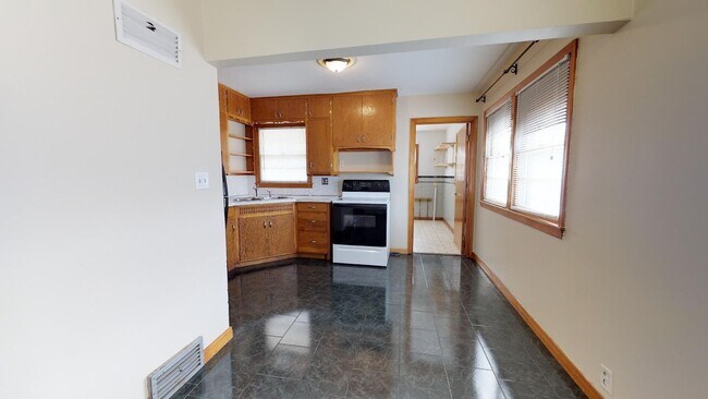 Building Photo - 3 Bedroom, 3 Bathroom House