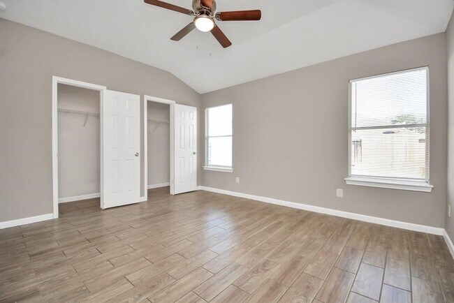 Building Photo - 21826 Hemlock Park Dr