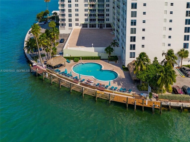 Building Photo - 10350 W Bay Harbor Dr