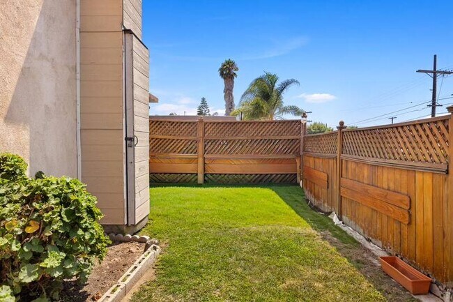 Building Photo - 1686 S Rimpau Blvd