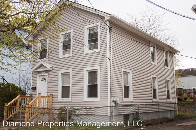 Building Photo - 4 br, 1.5 bath House - 266 Peck Street