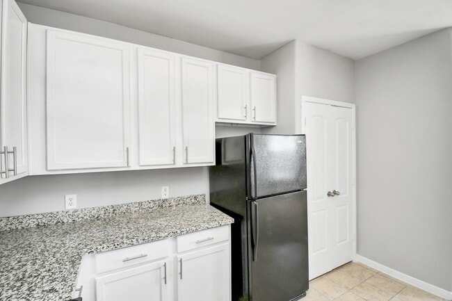 Building Photo - 6777 Sommerall Dr