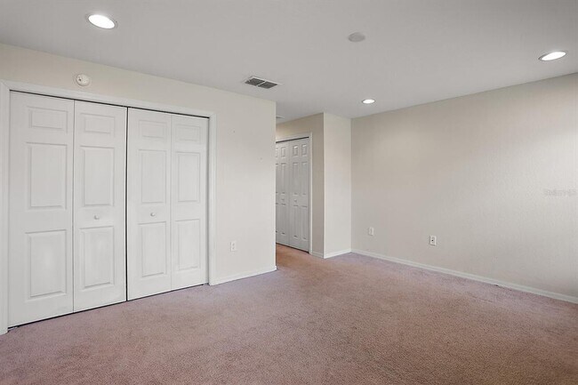 Building Photo - 581 Greenshank Dr