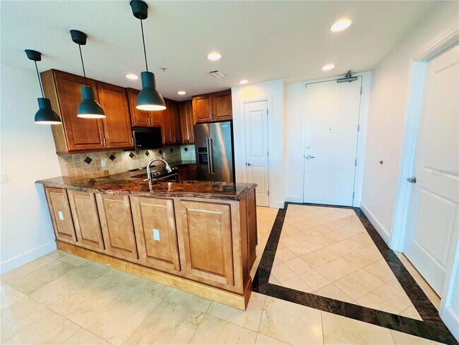 Building Photo - 101 S Eola Dr