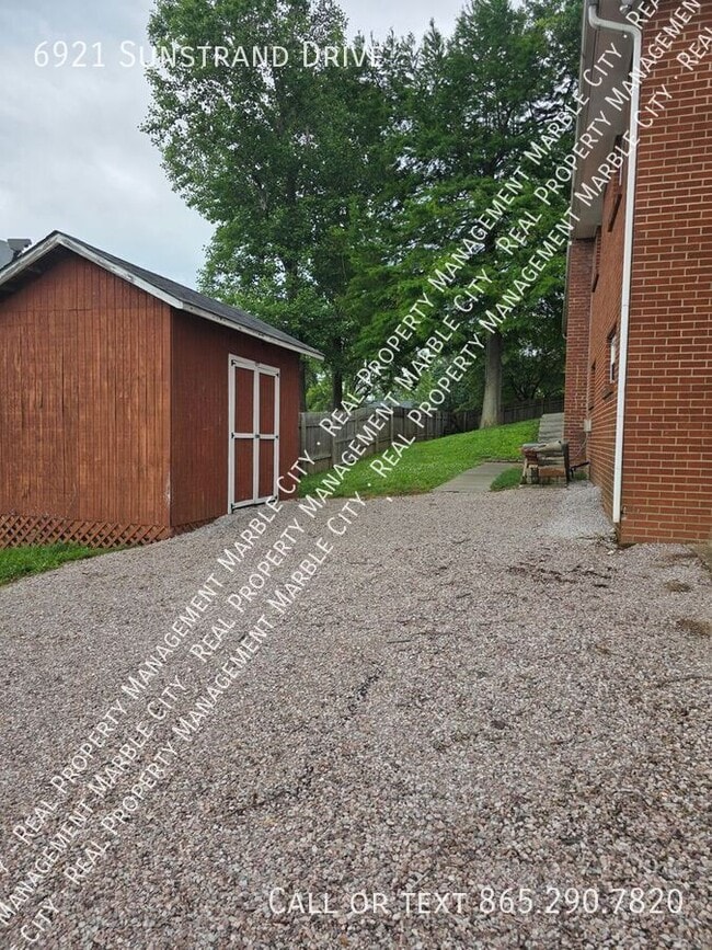 Building Photo - 6921 Sunstrand Dr