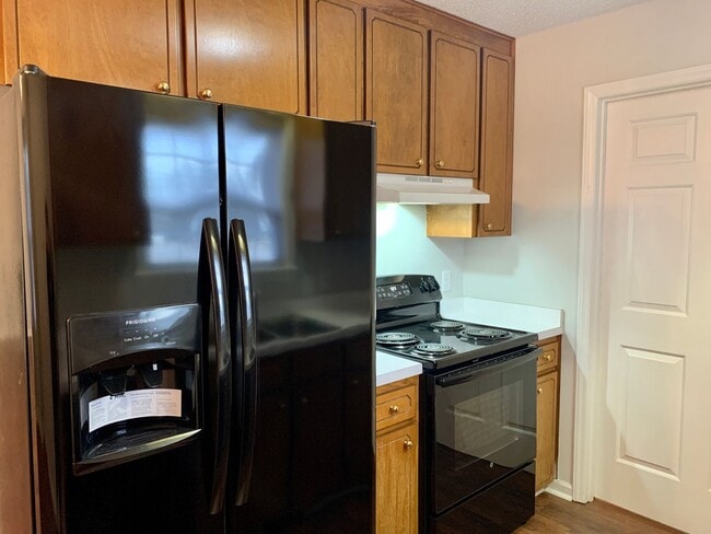 Building Photo - Clayton Ranch, 3 Bedrooms, Large Yard, App...