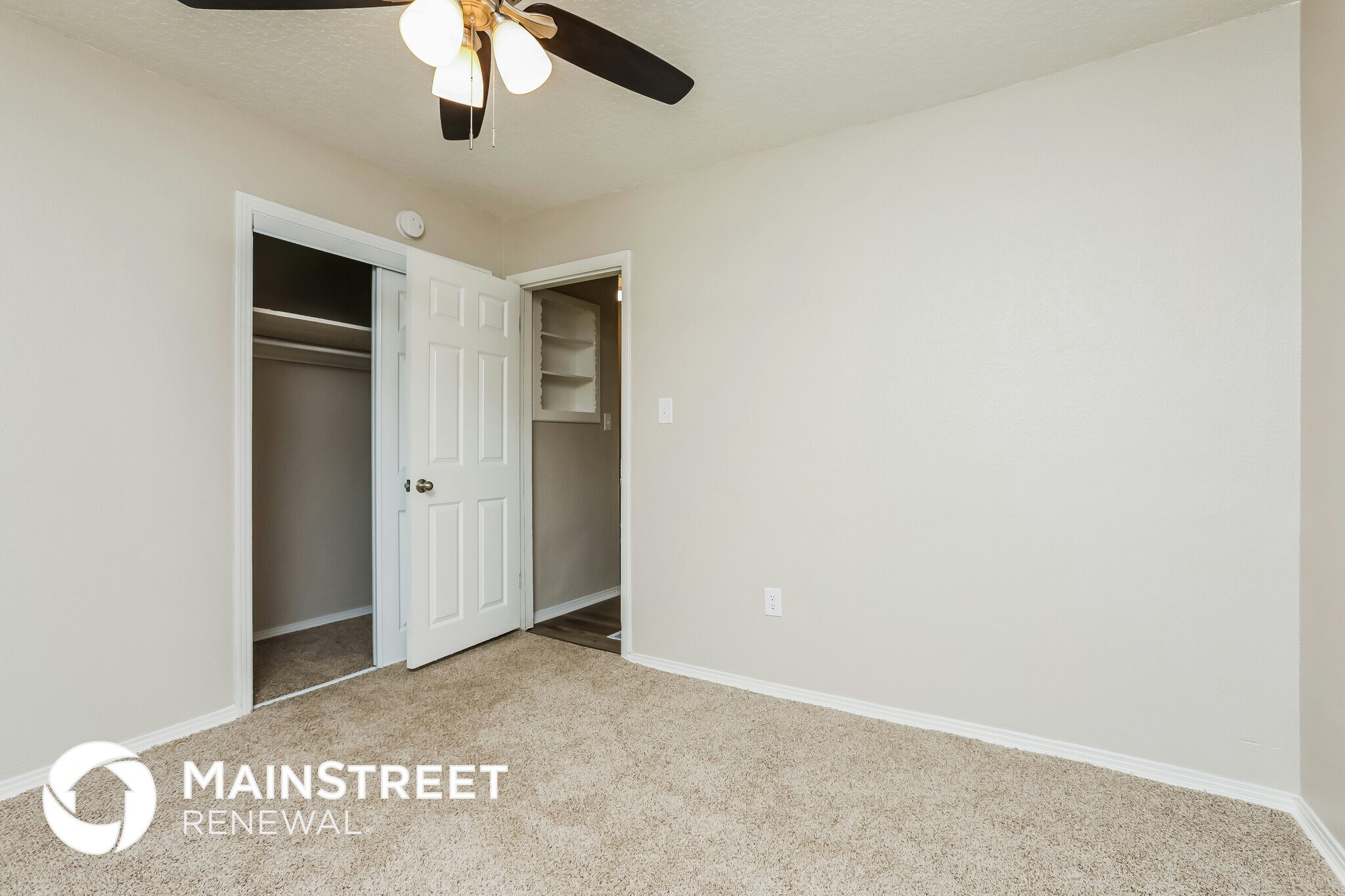 Building Photo - 1171 Lakeview Dr