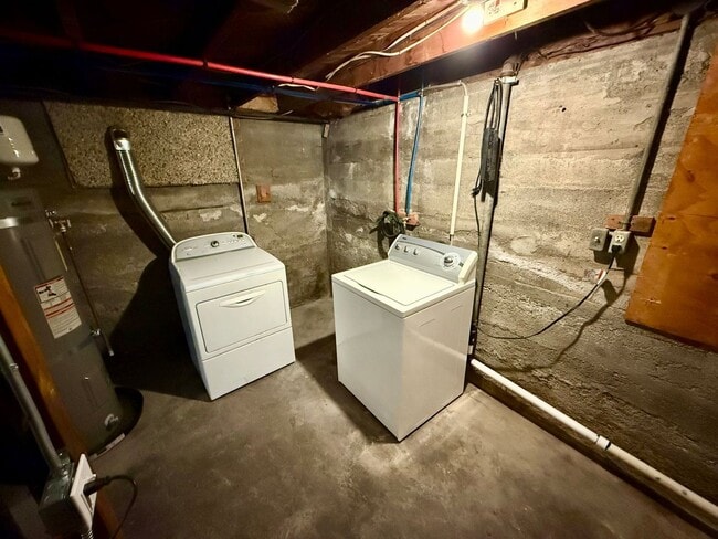 Building Photo - Charming 2-Bedroom, 1-Bathroom House for R...