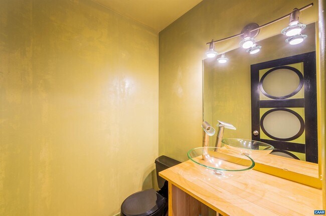 Building Photo - 1277 Maple View Dr