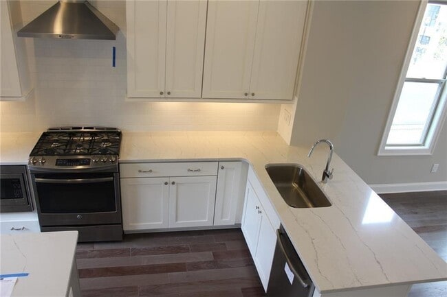 Building Photo - 4761 Roswell Rd