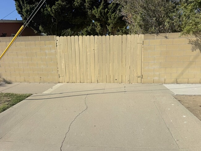 Building Photo - 3528 Castle Rock Rd