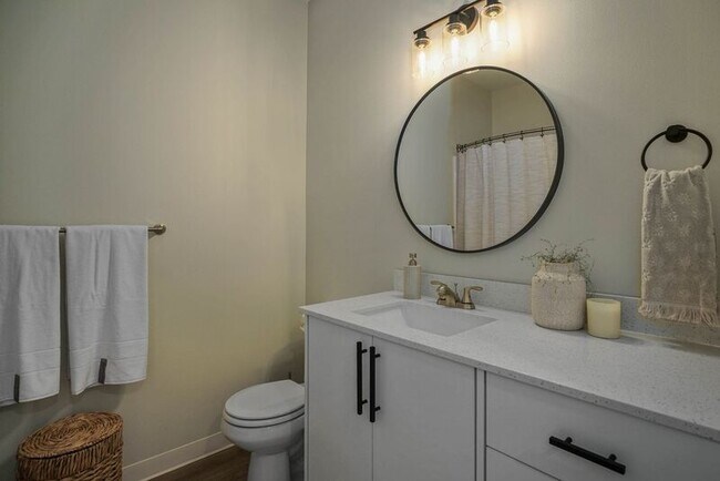 Building Photo - 190 Elma Ave SE