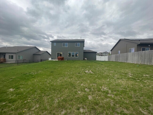 Building Photo - Bellevue Home For Rent!