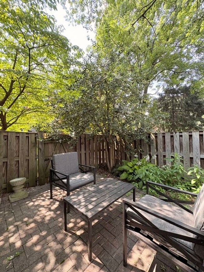 Building Photo - 6718 Kenwood Forest Ln