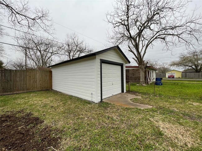 Building Photo - 1941 N Avenue H